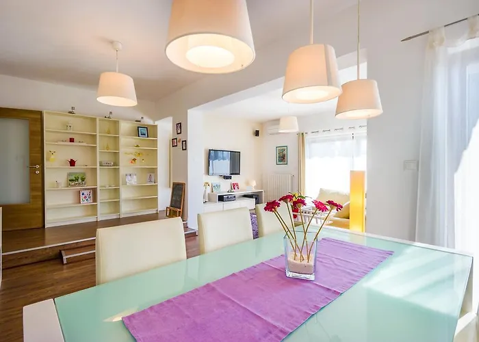 Cozy And Modern *