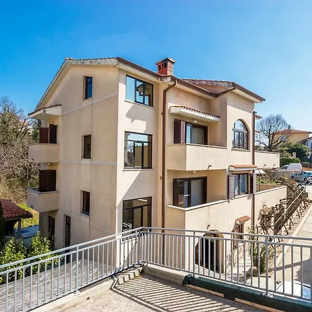 Cozy And Modern דירה