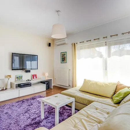 Cozy And Modern * קסטב