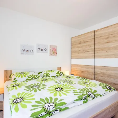 Cozy And Modern דירה קסטב