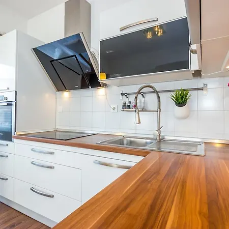 דירה Cozy And Modern קסטב